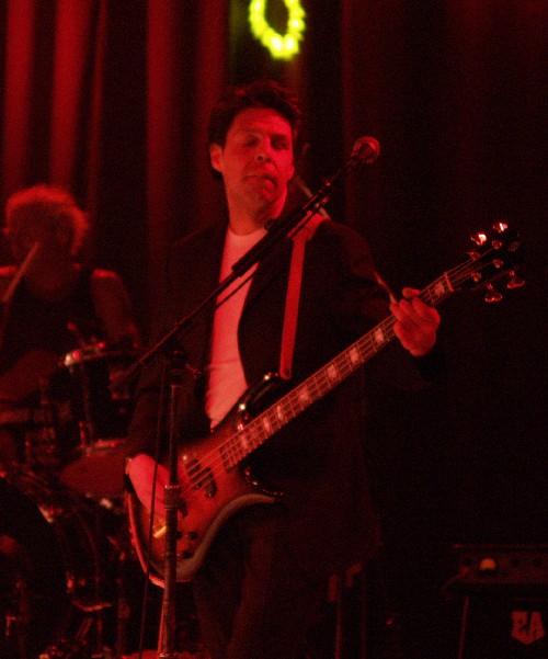 Kasim Sulton at Westbury 2/11/05 - photo by Gary Goveia
