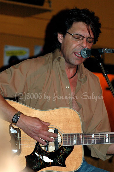 Kasim Sulton at The Beachland Ballroom, 8/29/06 - photo by Jennifer Salyer