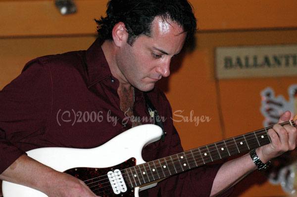 Kasim Sulton at The Beachland Ballroom, 8/29/06 - photo by Jennifer Salyer