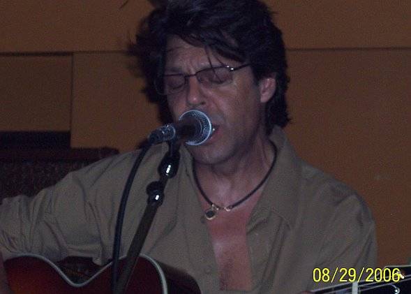 Kasim Sulton at The Beachland Ballroom, 8/29/06 - photo by Teresa Stratton
