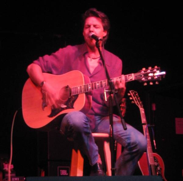 Kasim Sulton at The HandleBar, 8/24/06 - photo by Mark C. from Greenville, SC