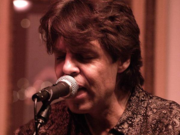 Kasim Sulton at The Van Dyck, Schenectady, 9/02/06 - photo by Gary Goat Goveia