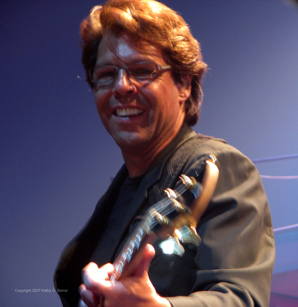 Kasim Sulton (with Meat Loaf) at Hard Rock Live, Orlando, FL, 08/28/09 - photo by Kathy Borror
