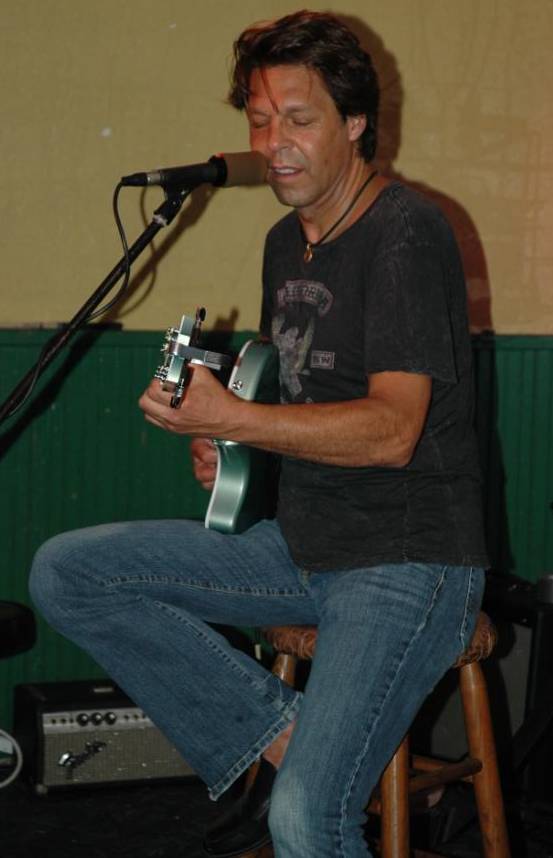 Kasim Sulton at Alligator Alley, Fort Lauderdale, 08/20/07 - photo by Bob Smith