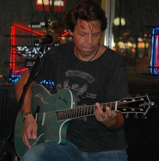 Kasim Sulton at Alligator Alley, Fort Lauderdale, 08/20/07 - photo by Bob Smith