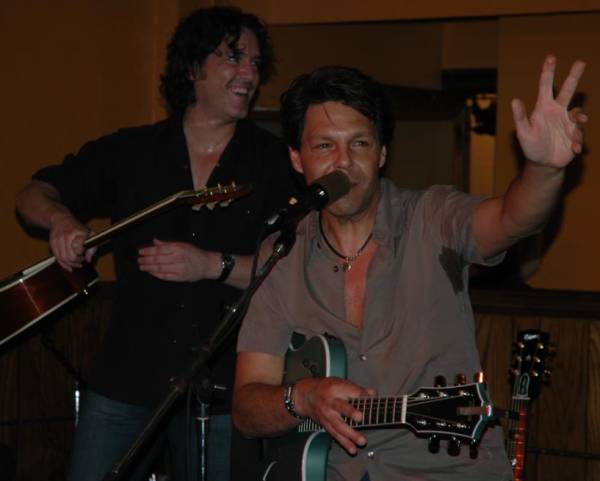 Kasim Sulton and Randy Flowers at The Beachland Ballroom, Cleveland, 08/08/07 - photo by Bob Smith