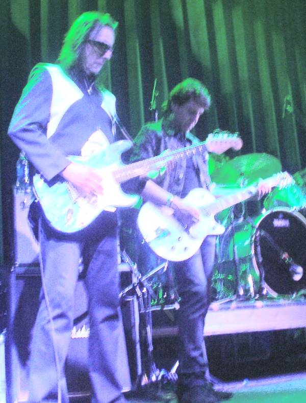 Kasim Sulton and Todd Rundgren at Showcase Live, Foxboro, MA, 04/21/09 - photo by Mike B