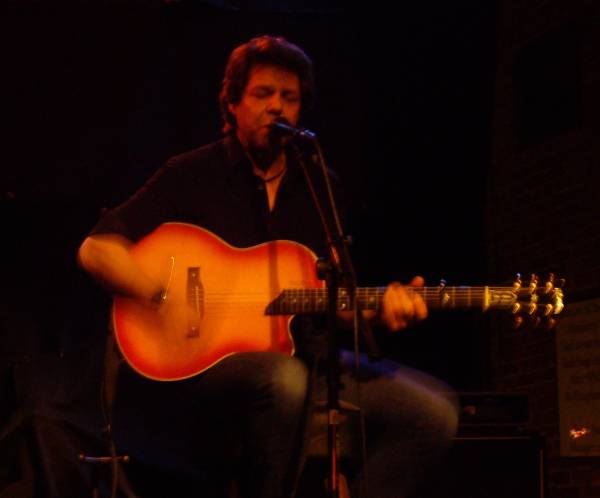 Kasim Sulton solo gig at Molly Malones, Los Angeles, CA, 12/03/09 - photo by Whitney Burr