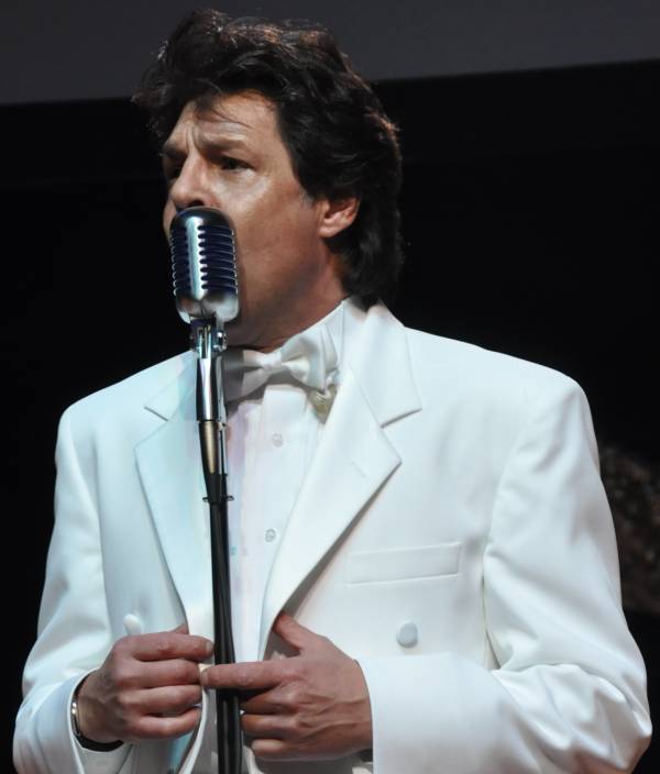Kasim Sulton at Orpheum Theatre, Los Angeles, CA, 12/04/09 - photo by Whitney Burr
