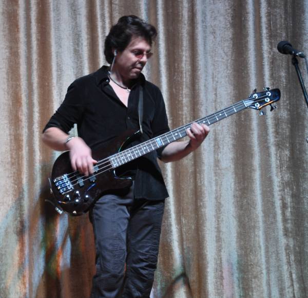 Kasim Sulton at the Todd Rundgren AWATS gig at the Orpheum Theatre, Los Angeles, CA, 12/04/09 - photo by Whitney Burr