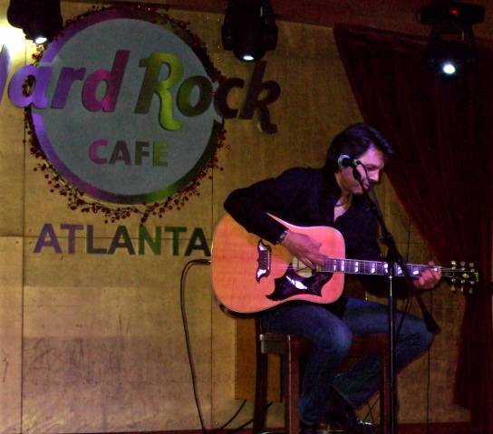 Kasim Sulton at Hard Rock Cafe, Atlanta, GA, 12/10/09 - photo by Carrie Knife