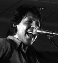 Kasim Sulton solo gig at Akron City Centre Hotel, 09/05/10 - Photo by Whitney Burr