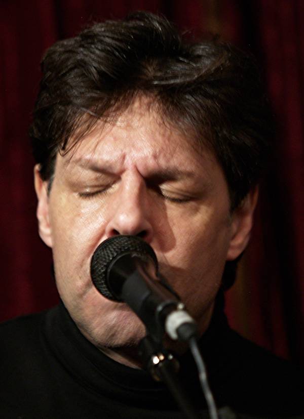 Kasim Sulton at The Record Collector, Bordentown, NJ, 12/04/10 - Photo by Gary Goat Goveia