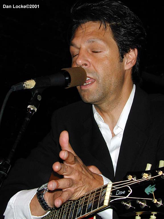 Amazing! You can even see the hairs on his arms! Kasim Sulton at The Abbey Pub, Chicago, 8/10/01 - photo by Dan Locke