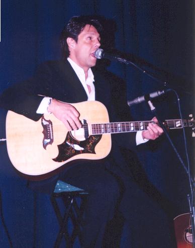 Kasim Sulton at The Little Theatre, Rochester, NY, 8/24/01 - photo by Frank Ciapanna