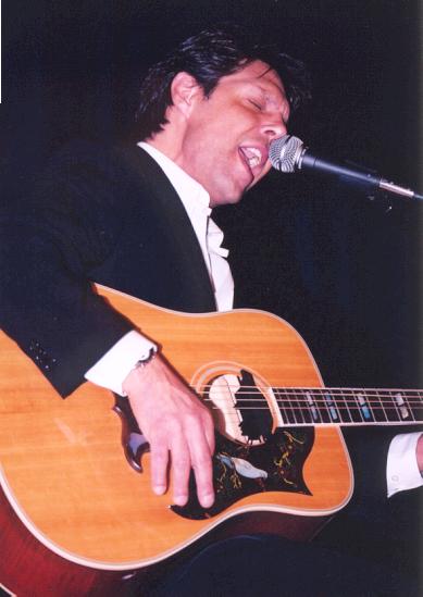 Kasim Sulton at The Little Theatre, Rochester, NY, 8/24/01 - photo by Frank Ciapanna