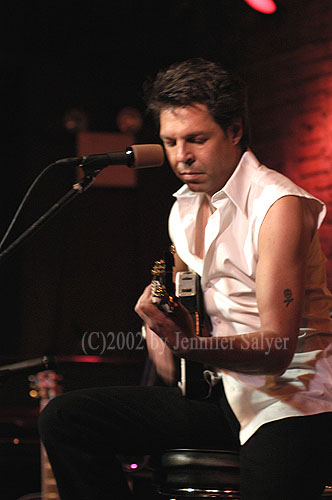 Kasim Sulton at The Bitter End, 09/28/02 - photo by Jennifer Salyer