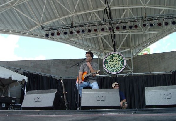 Kasim Sulton at Summerfest, 6/28/04 - photo by Dave T