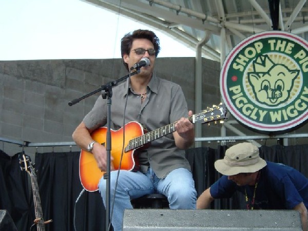 Kasim Sulton at Summerfest, 6/28/04 - photo by Dave T