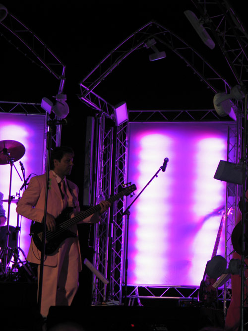 Kasim Sulton in Sandusky - 6/06/04 (photo by Michele Kotlarsky)
