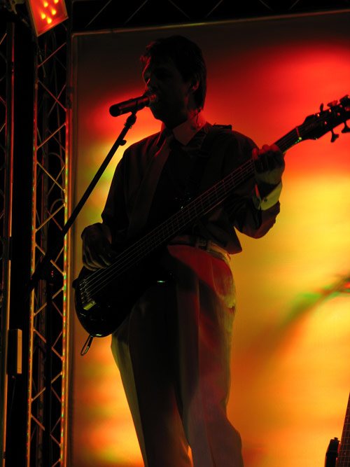 Kasim Sulton in Sandusky - 6/06/04 (photo by Michele Kotlarsky)