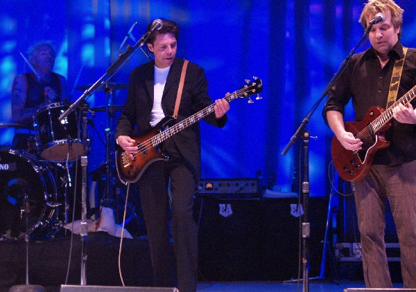 Kasim Sulton at Westbury 2/11/05 - photo by Gary Goveia