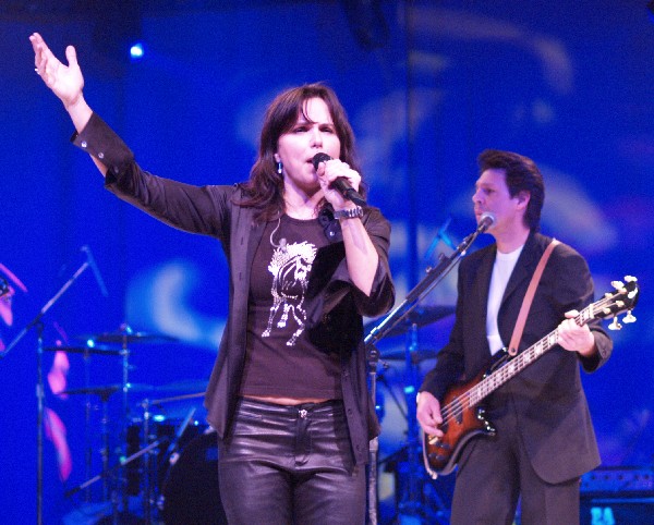 Kasim Sulton at Westbury 2/11/05 - photo by Gary Goveia