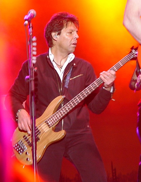 Kasim Sulton in Lichtenvoorde, Holland - 6/11/05