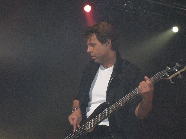 Kasim Sulton at Mohegan Sun Casino (08/15/05) - photo by Vicki Pearson