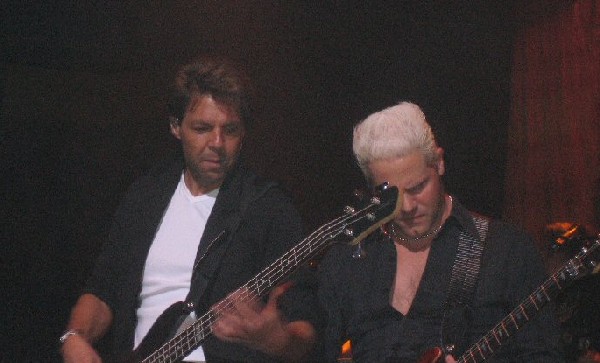 Kasim Sulton at Mohegan Sun Casino (08/15/05) - photo by Vicki Pearson