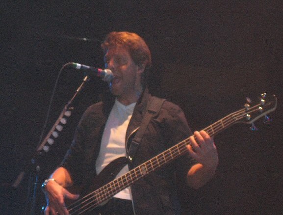 Kasim Sulton at Mohegan Sun Casino (08/15/05) - photo by Vicki Pearson