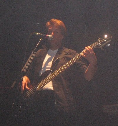 Kasim Sulton at Mohegan Sun Casino (08/15/05) - photo by Vicki Pearson