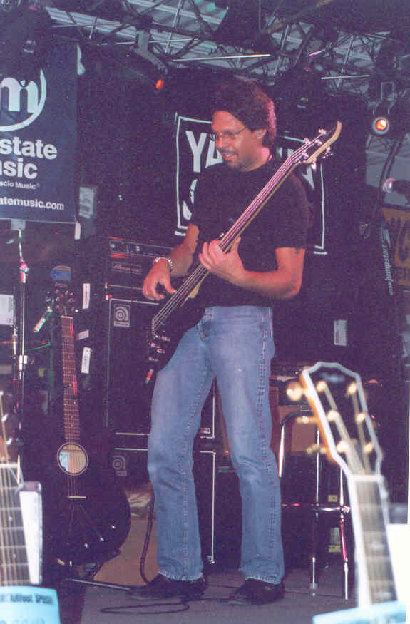 Kasim Sulton at GuitarFest'05 - photo by Janet Spahr