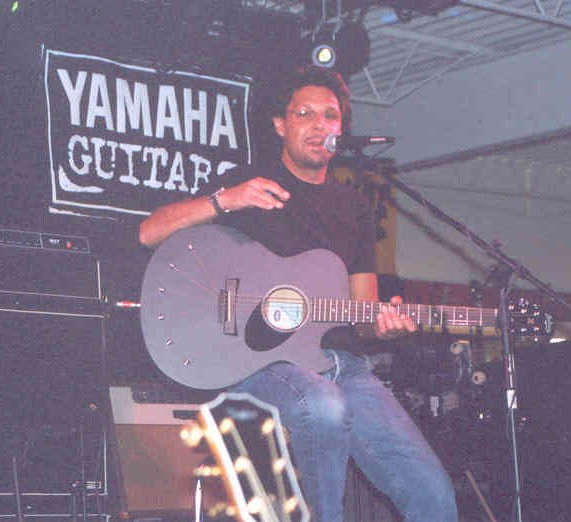 Kasim Sulton at GuitarFest'05 - photo by Janet Spahr