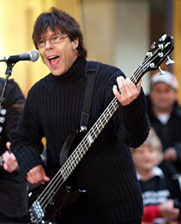 Kasim Sulton on The Today Show with Meat Loaf - 10/27/06 (photo by Gary Goat Goveia)