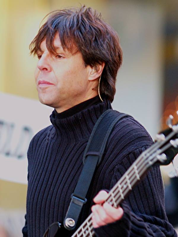 Kasim Sulton on The Today Show with Meat Loaf - 10/27/06 (photo by Gary Goat Goveia)