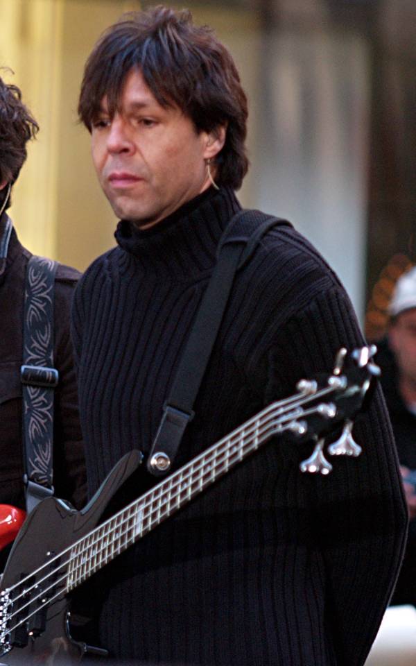 Kasim Sulton on The Today Show with Meat Loaf - 10/27/06 (photo by Gary Goat Goveia)