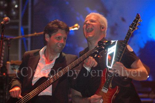 Kasim Sulton at Trump Taj Mahal, Atlantic City, NJ with Meat Loaf - 11/10/06 (photo by Jennifer Salyer)