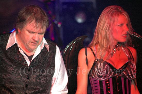 Kasim Sulton at Trump Taj Mahal, Atlantic City, NJ with Meat Loaf - 11/10/06 (photo by Jennifer Salyer)