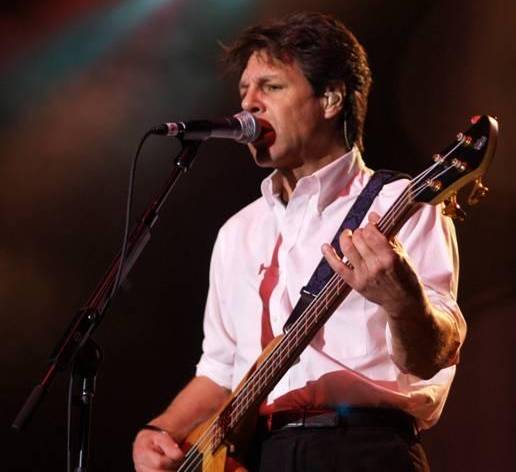 Kasim Sulton at The Borgata as part of The New Cars - 11/18/06 (photo by Gary Goat Goveia)