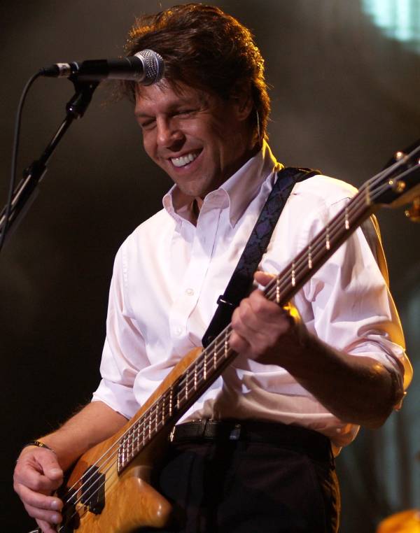 Kasim Sulton at The Borgata as part of The New Cars - 11/18/06 (photo by Gary Goat Goveia)