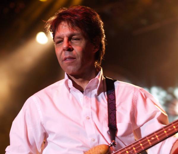 Kasim Sulton at The Borgata as part of The New Cars - 11/18/06 (photo by Gary Goat Goveia)