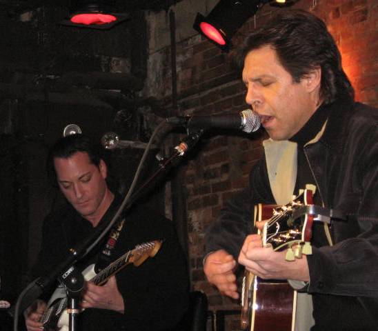 Kasim Sulton at The Bitter End, New York City - 12/29/06 (photo by Melinda Cain)