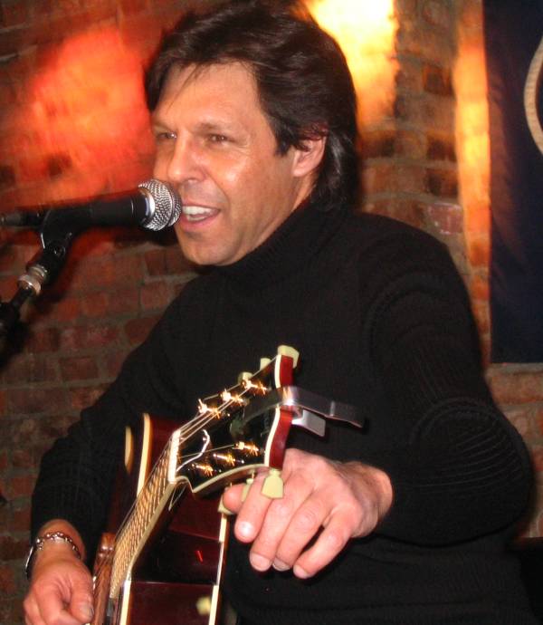 Kasim Sulton at The Bitter End, New York City - 12/29/06 (photo by Melinda Cain)