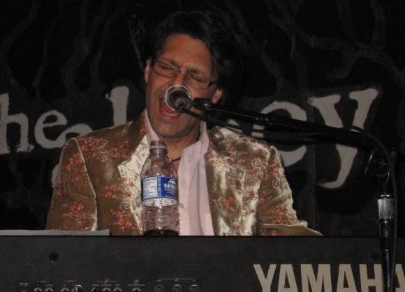 Kasim Sulton at The Abbey Pub, Chicago, IL, 01/27/07 - photo by Melinda Cain