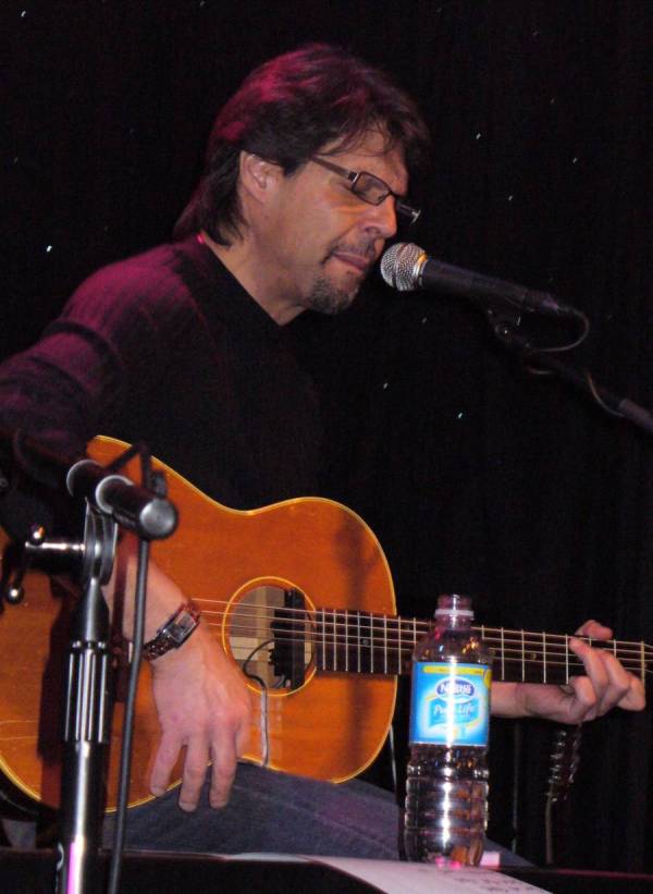 Kasim Sulton at Club Cafe, Pittsburgh, 01/23/07 - Photo by Deb Elliott