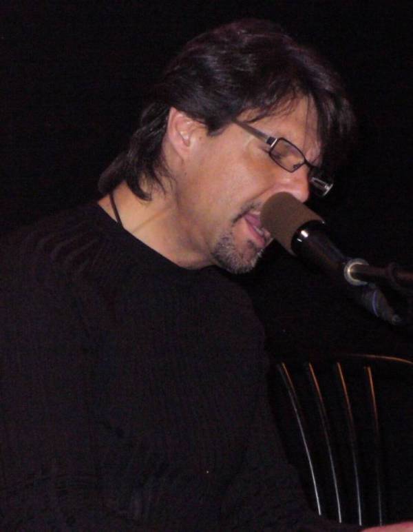 Kasim Sulton at Club Cafe, Pittsburgh, 01/23/07 - Photo by Deb Elliott