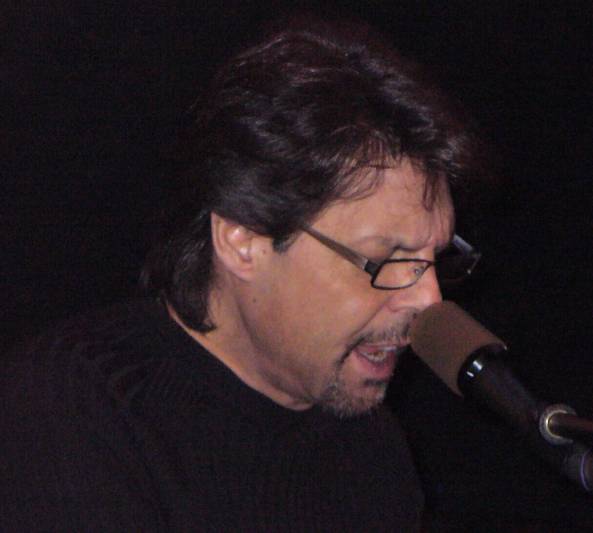 Kasim Sulton at Club Cafe, Pittsburgh, 01/23/07 - Photo by Deb Elliott