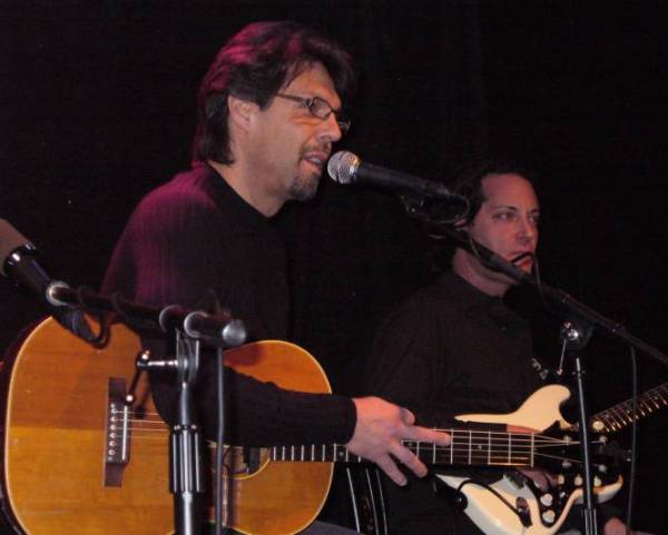 Kasim Sulton at Club Cafe, Pittsburgh, 01/23/07 - Photo by Deb Elliott