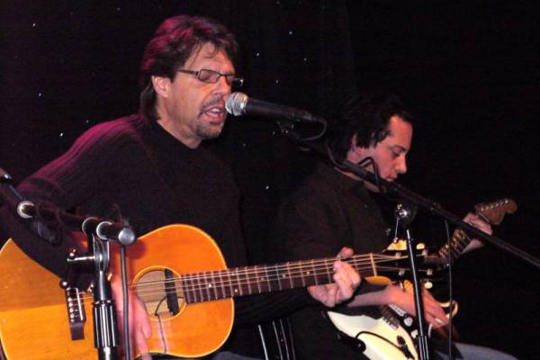 Kasim Sulton at Club Cafe, Pittsburgh, 01/23/07 - Photo by Deb Elliott